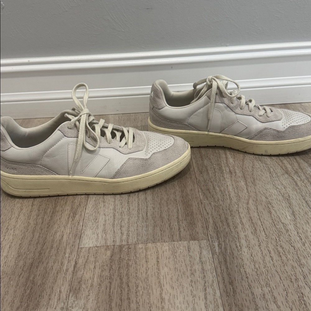 Veja Men's white and grey Sneakers - Picture 2 of 4